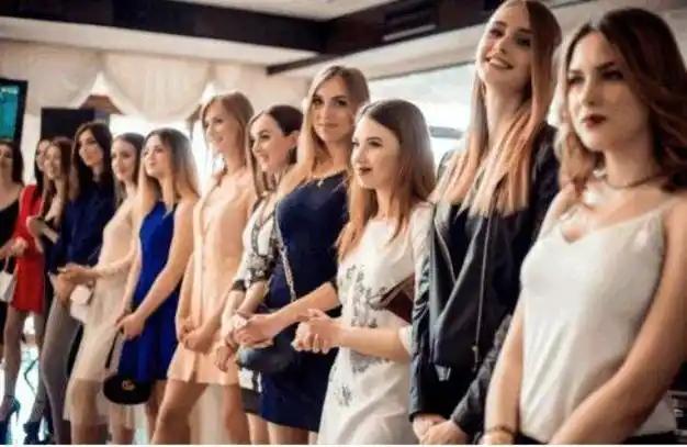 乌克兰还有一个大问题很多人都没注意到，那就是乌克兰的女人将来怎么办？战争把男人都