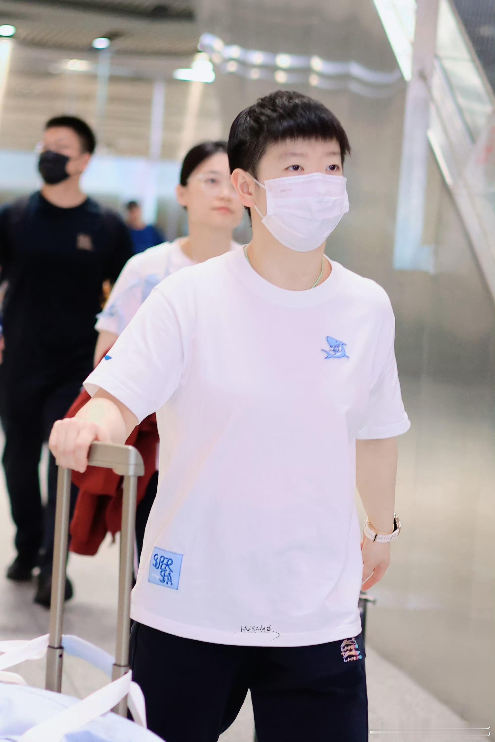 孙颖莎穿fighting出征好看🤩莎莎加油！ 