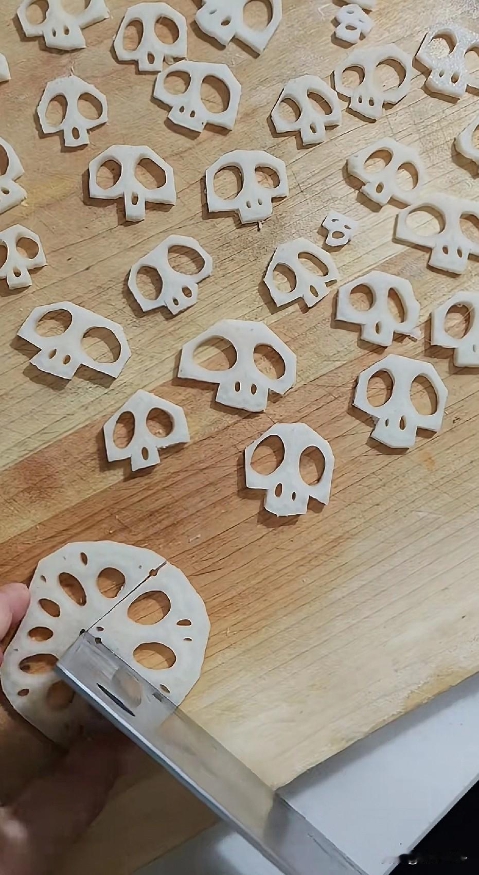 这就是我惹怒媳妇的下场！[骷髅]
千万不要惹女人生气啊！后果太严重，连做饭都自带