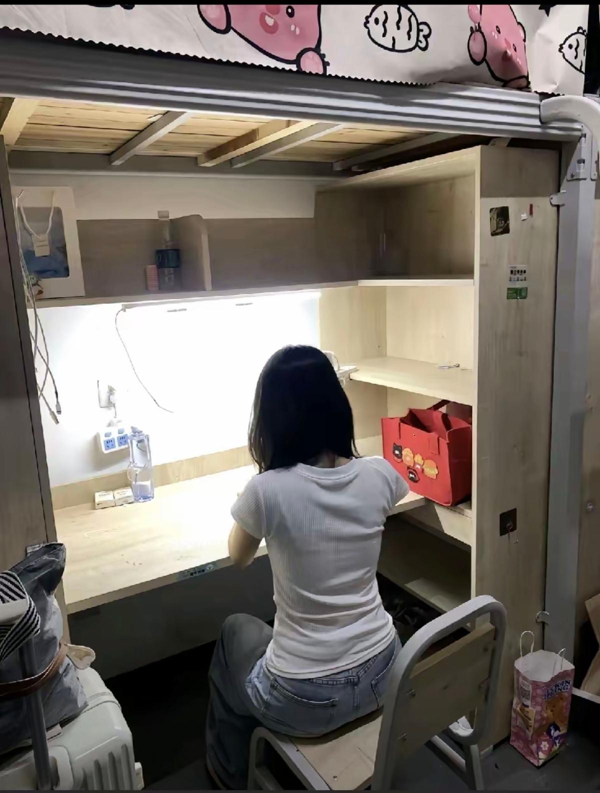 毕业时，在宿舍看到这一幕，你会不会伤感？