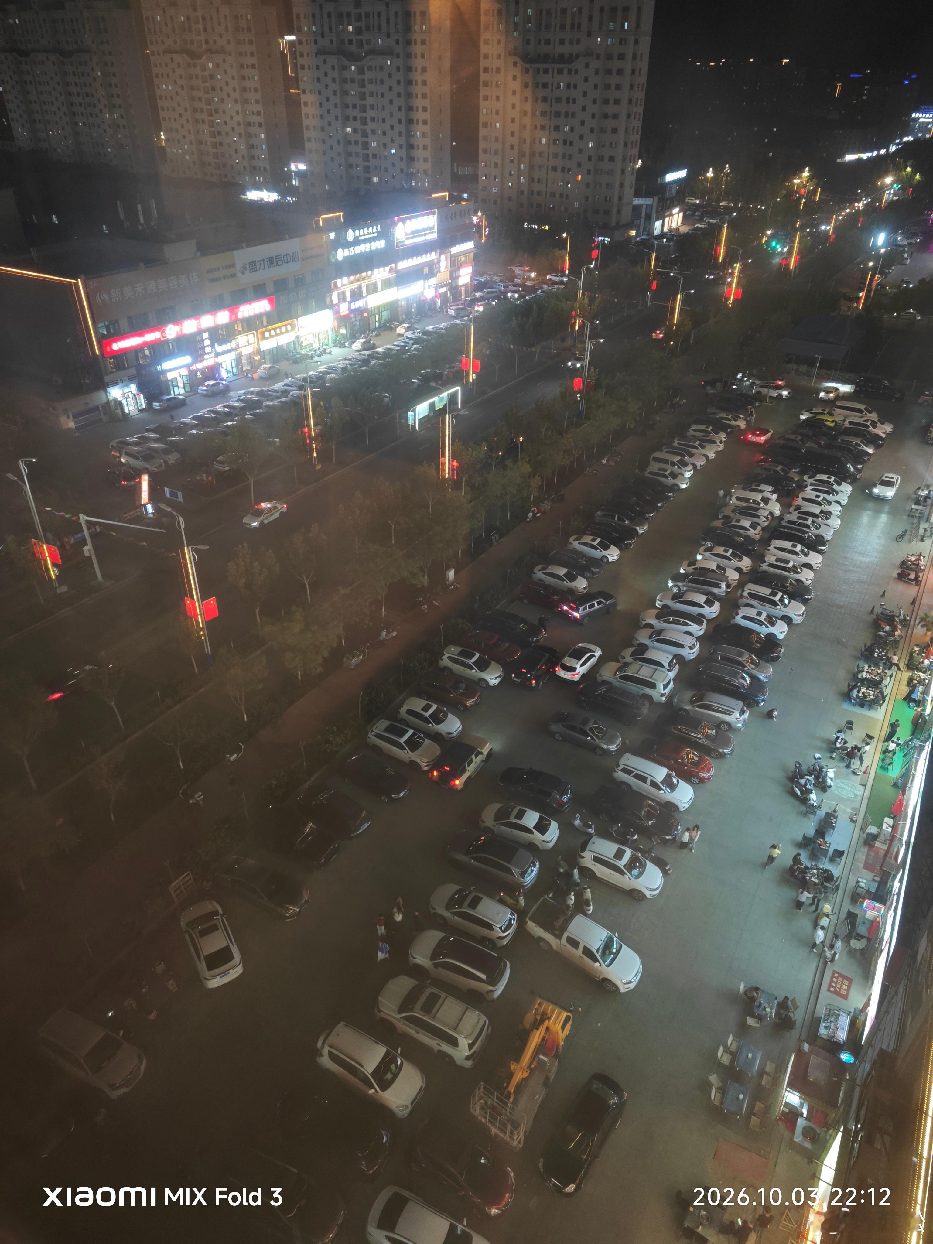 玄奘法师离开焉耆，就到了龟兹。他在这里受到吐火罗人的隆重礼遇，住锡两个多月，讲经