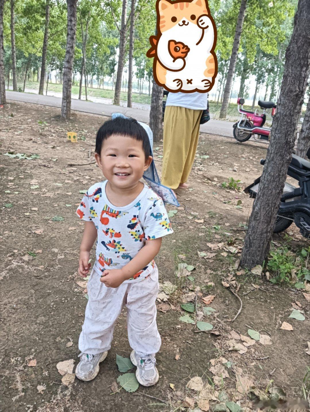 冒个泡 已户外俩小时，非要我给她戴姐姐的这个花儿，见谁就问，我美吗？