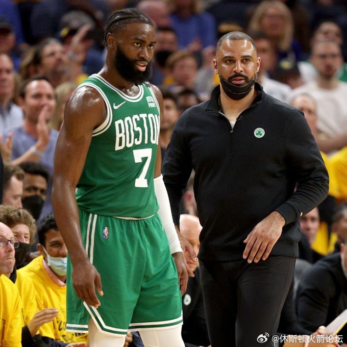 杰伦-布朗谈输掉22年总决赛：“当时我们对库里用的是沉退防守，我们根本就不该用沉