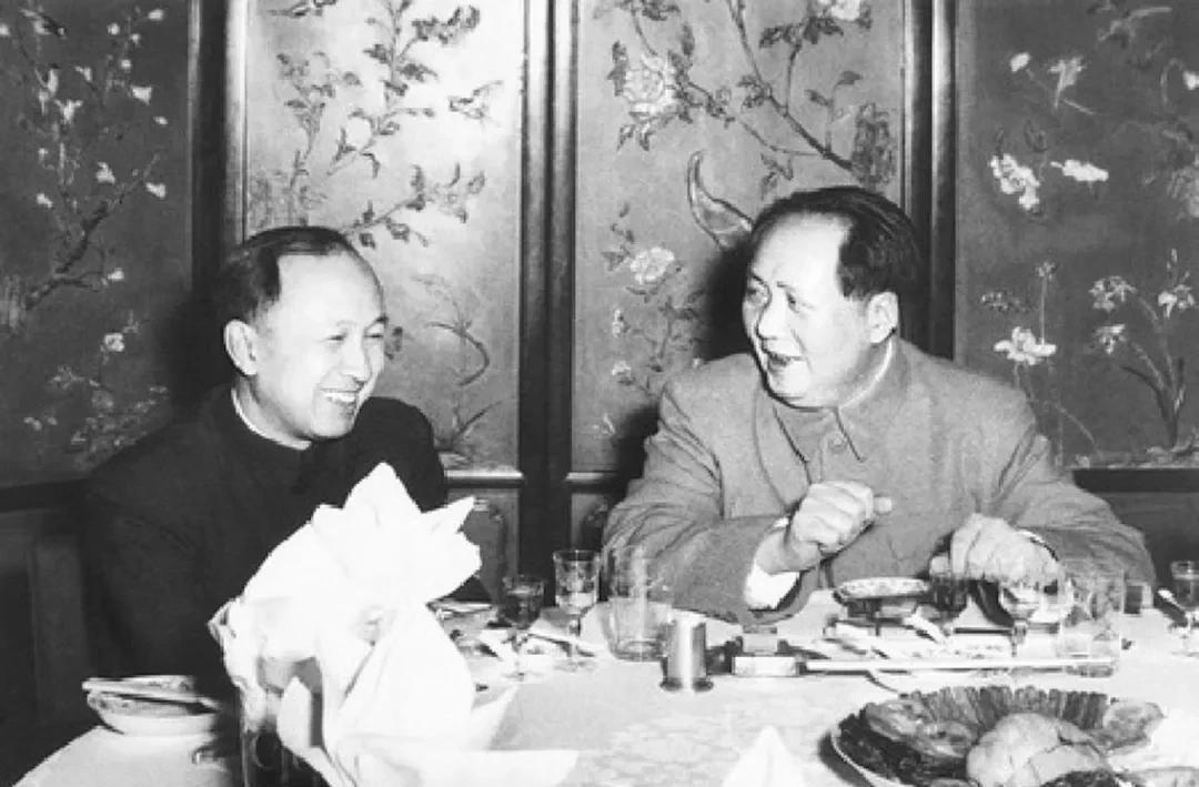 毛泽东与科学家们在菊香书屋的深入交流，钱学森感慨自己的成就离不开毛主席和共产党的