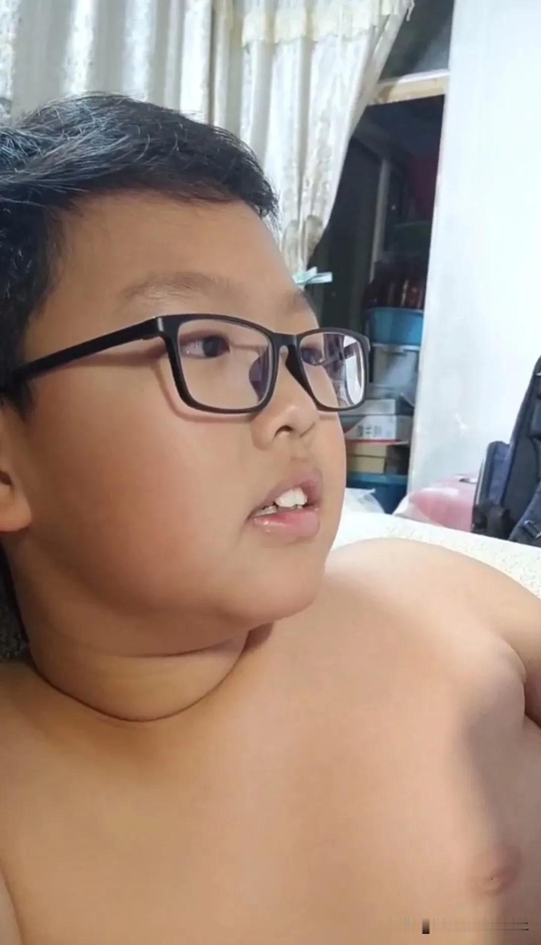 《😵12 岁男孩坐高铁竟然晕成这样！》

😵家人们，你们瞧！这个 12 岁的