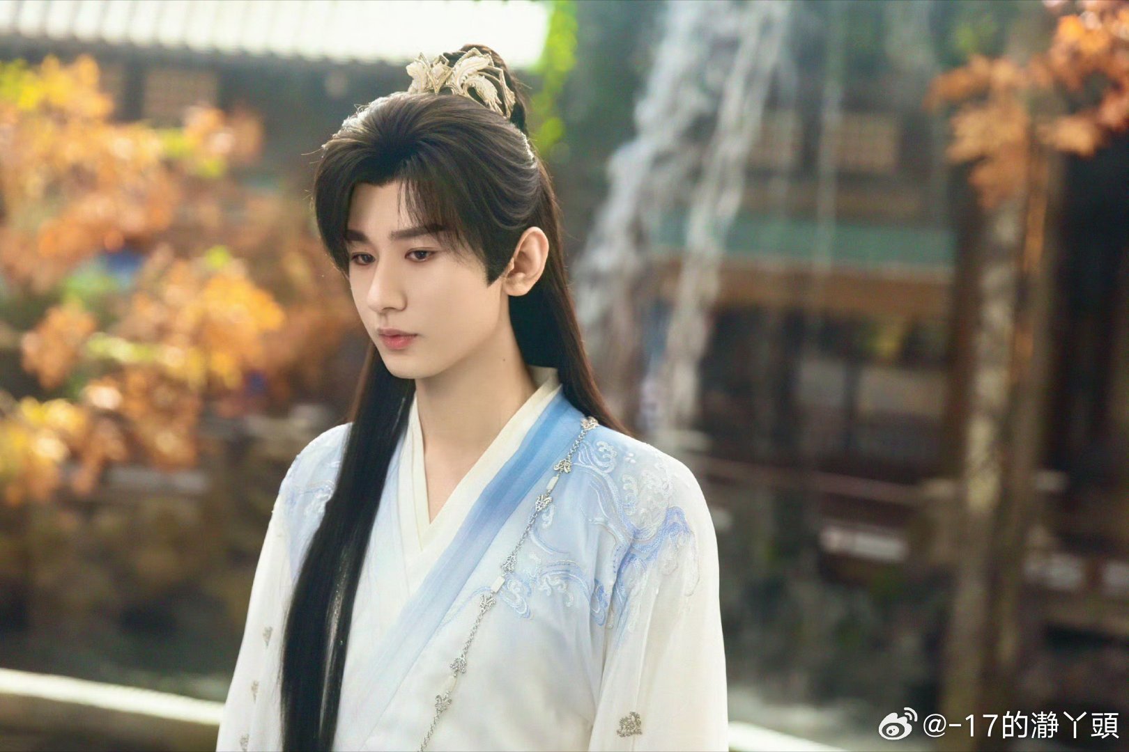 K成毅赴山海cy成毅明月高悬夜空，眼下是春天。我想起了你，内心是完整的。成毅｜赴