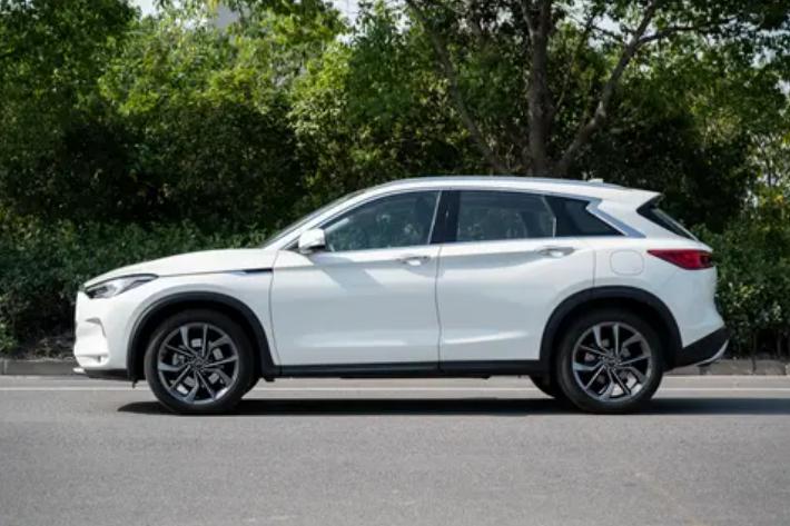 今天体验的 2020 款英菲尼迪 QX50 四驱智能版，是台仅行驶 9642 公