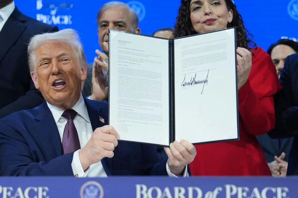 八国联合声明将加入和平委员会一个国家会费10亿，特朗普又赚大发了。 