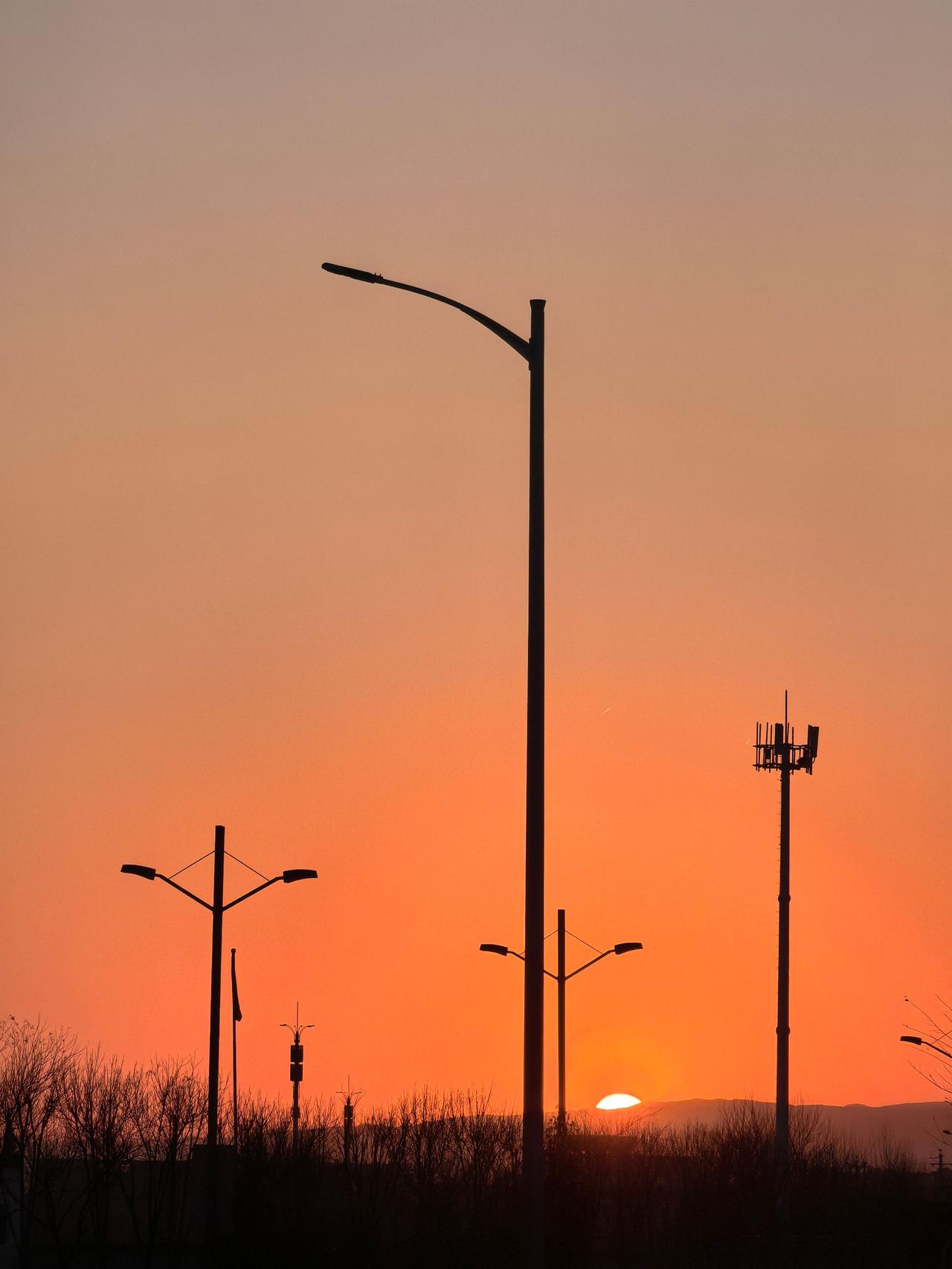 人与人相处，若不在一个频率，无论我们怎么做，对方都会觉得不合心意。这里说的频率，