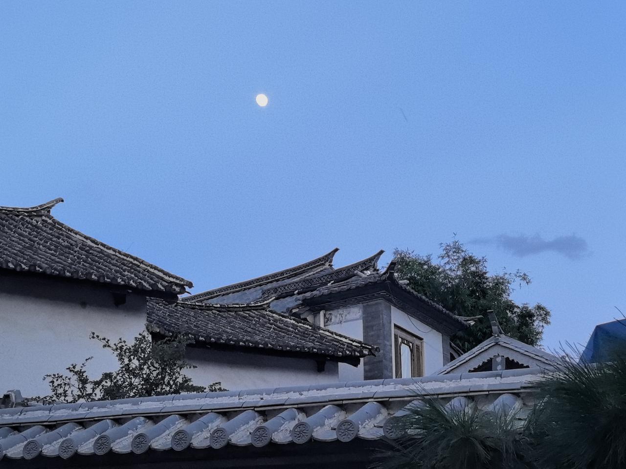目标实现，美国开始控节奏了。至少从表面看，美伊连续暂停互相打击，华盛顿又放出“给