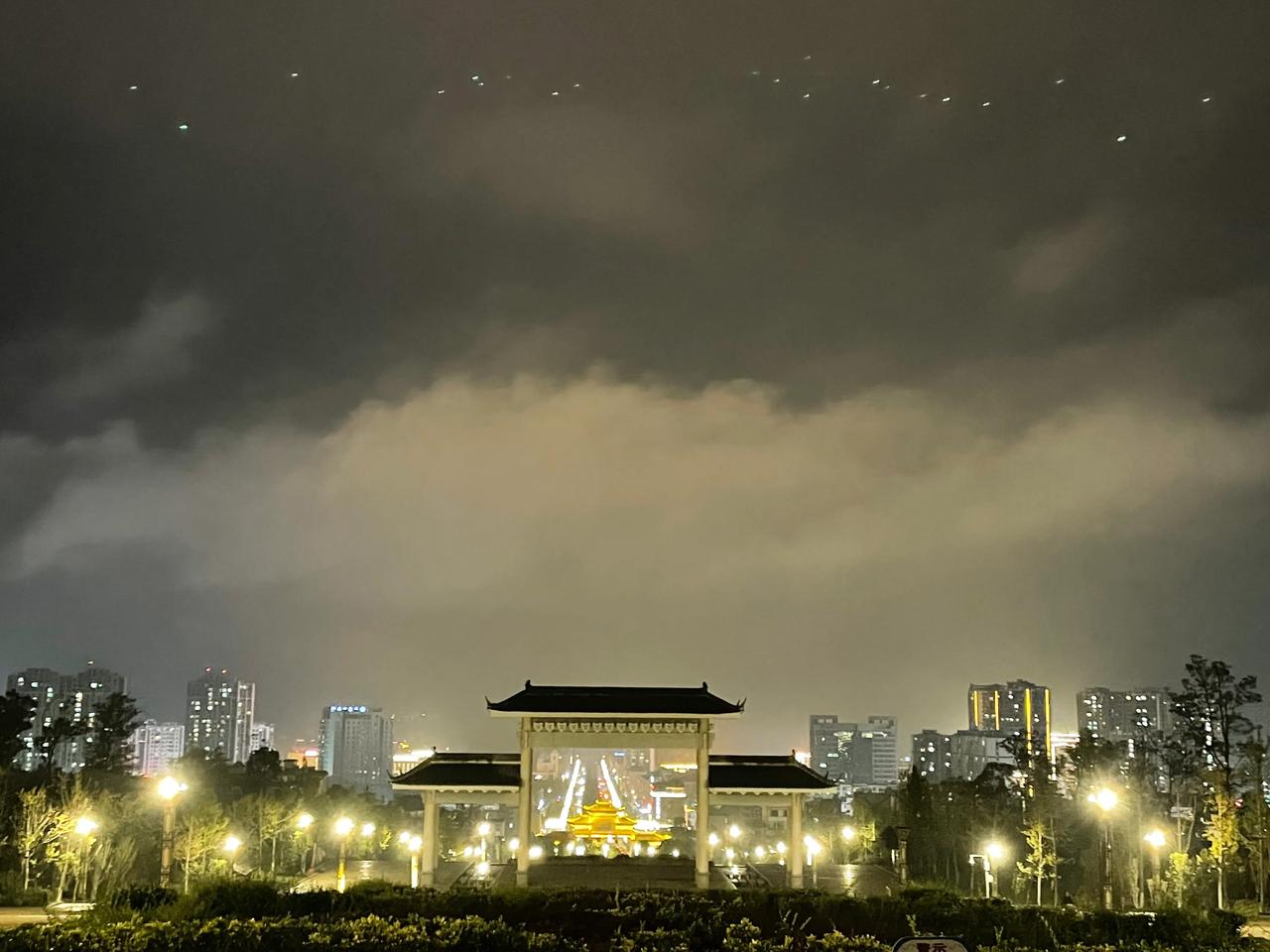 #一张图记录秋日生活#
上联：岁岁重阳，插萸采菊登高远
下联：年年厚爱，敬酒端糕