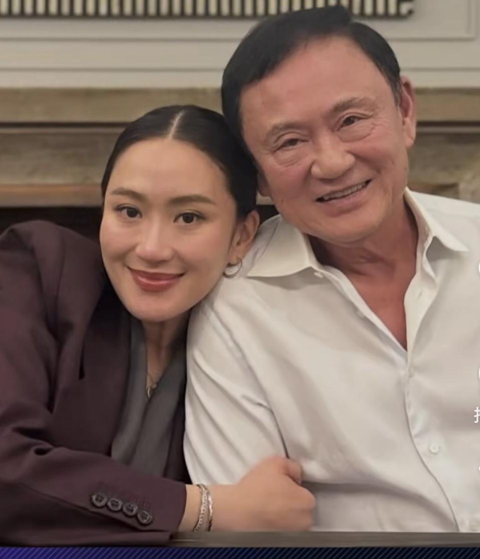 12月5日父亲节，佩通坦在社交媒体晒出她和父亲的合照：温馨送出祝福，祝福父亲父亲