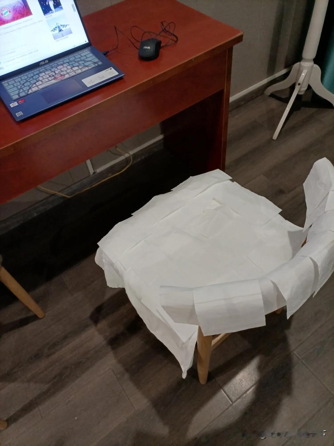 我就问住酒店谁比我还洁癖？除了床单被罩没戴之外，自己能带的全部都带上了。反正酒店