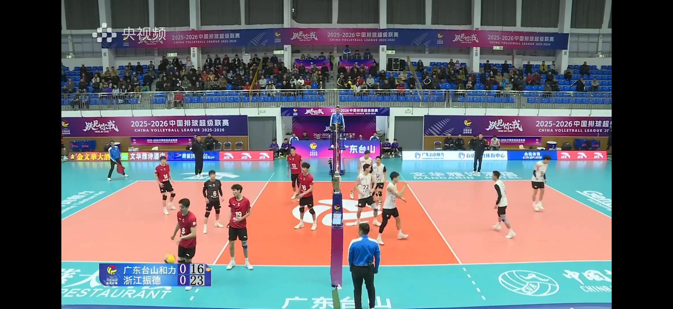 第一局浙江男排25-17广东男排广东队发球没有给浙江队造成威胁，在拦防抓这一块浙