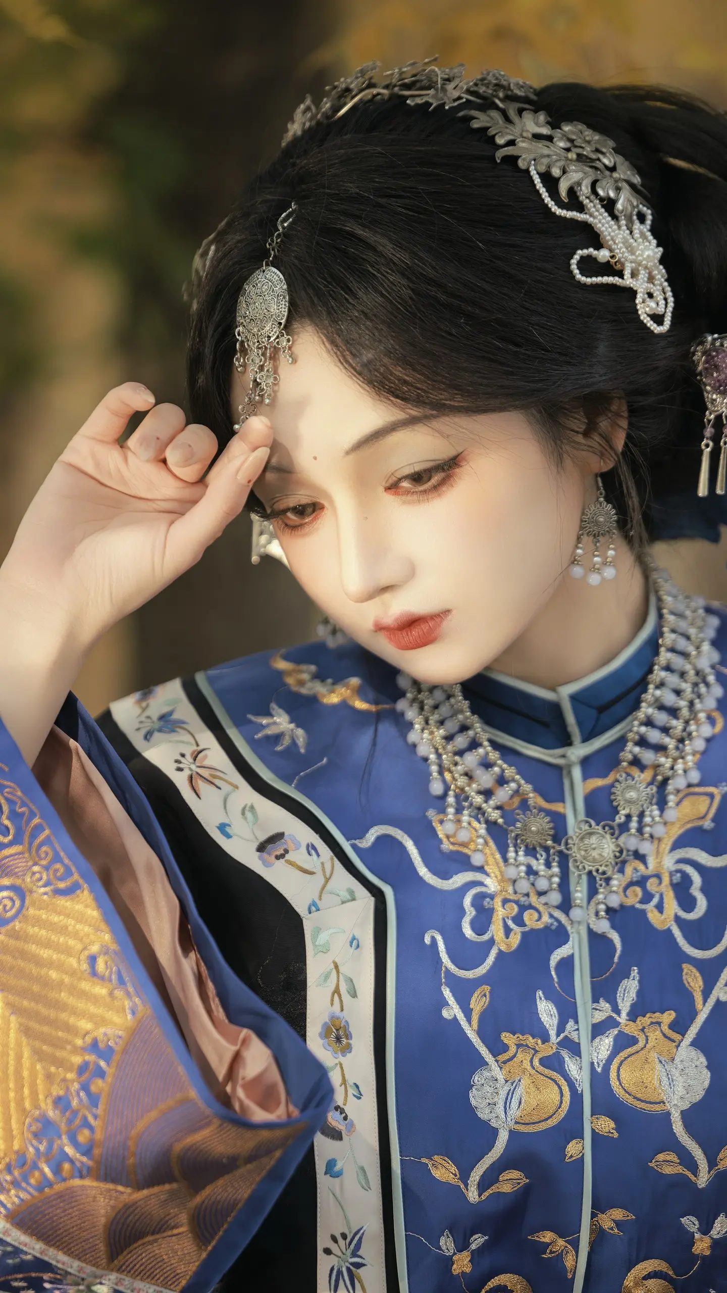 “落针无悔”。出镜：猫猫猫阿姨 妆造：小川 出品：和颐轩 服装：溪山亭 清汉女