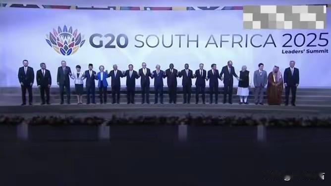 G20大合照曝光，日本站C位，中国位置让人意外——美国这小心思，全写在脸上了
G
