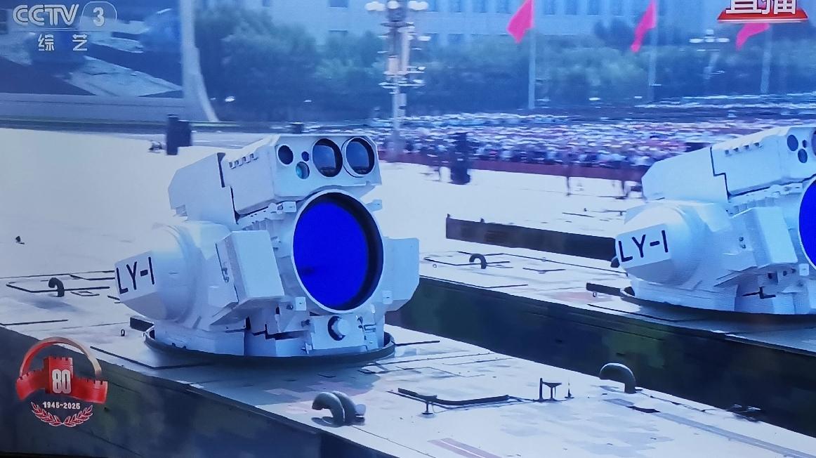 看到祖国如此强大，已经成为保卫世界和平的中坚力量，内心无比骄傲和自豪！此刻只想说