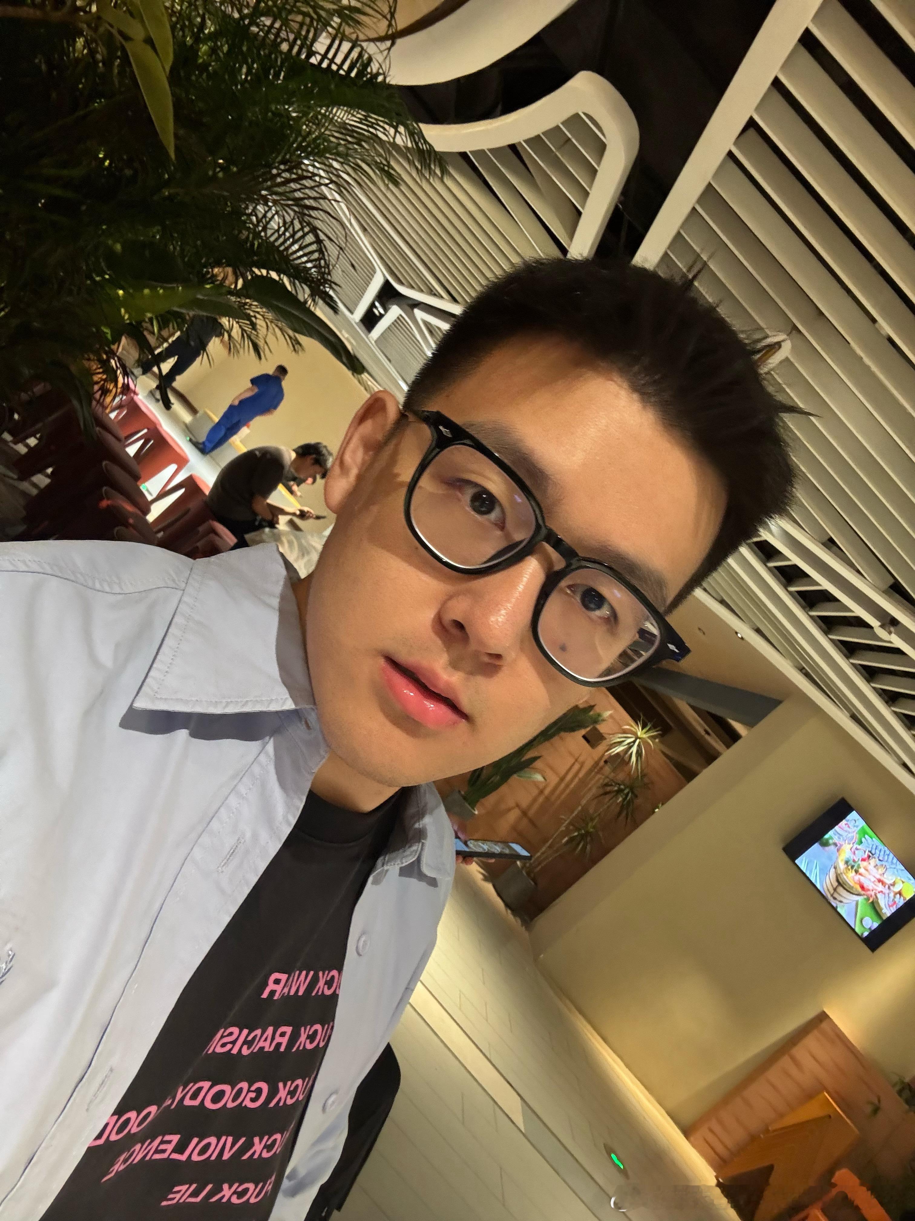 叫哥哥  ​​​