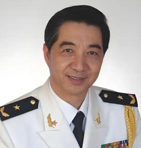 张召忠曾表示，我曾经在特朗普当选当天，发了一个微博。我说如果他能执政两届的话，那