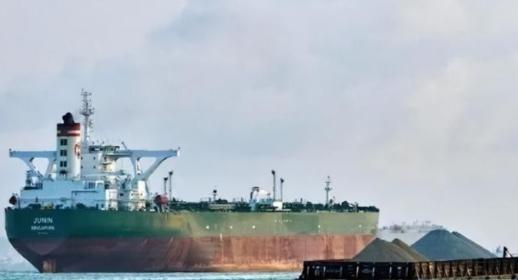 两艘中国油轮，正驶向美军的封锁线。美国敢不敢扣？全世界都在屏息关注！在加勒比海的