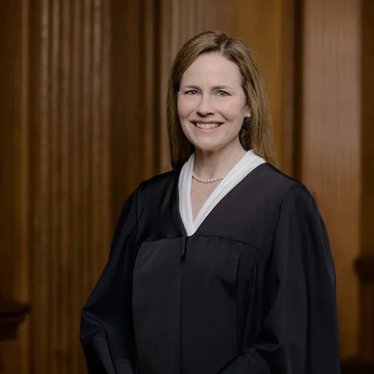 美国出生公民权的命运可能取决于艾米·科尼·巴雷特大法官。

首席大法官罗伯茨（保