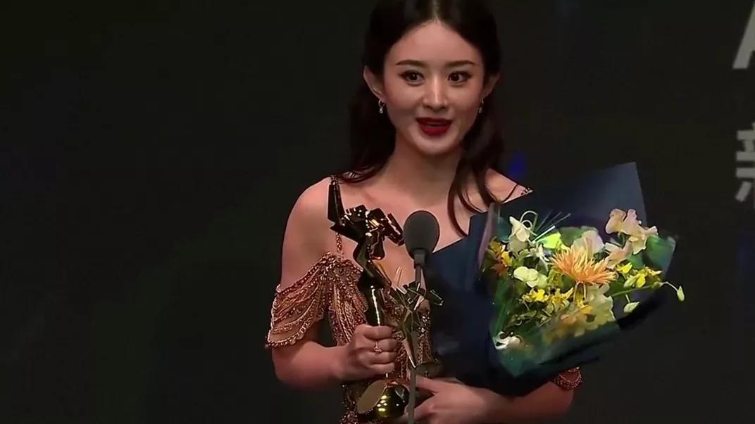 赵丽颖真是太争气了吧，最近举办亚洲电影大奖颁奖典礼上，赵丽颖荣获AFA新世代奖。