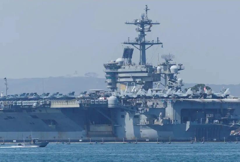 美军击落伊朗接近美国航母的无人机。
据美国官员称，3日，在阿拉伯海，伊朗制造的沙