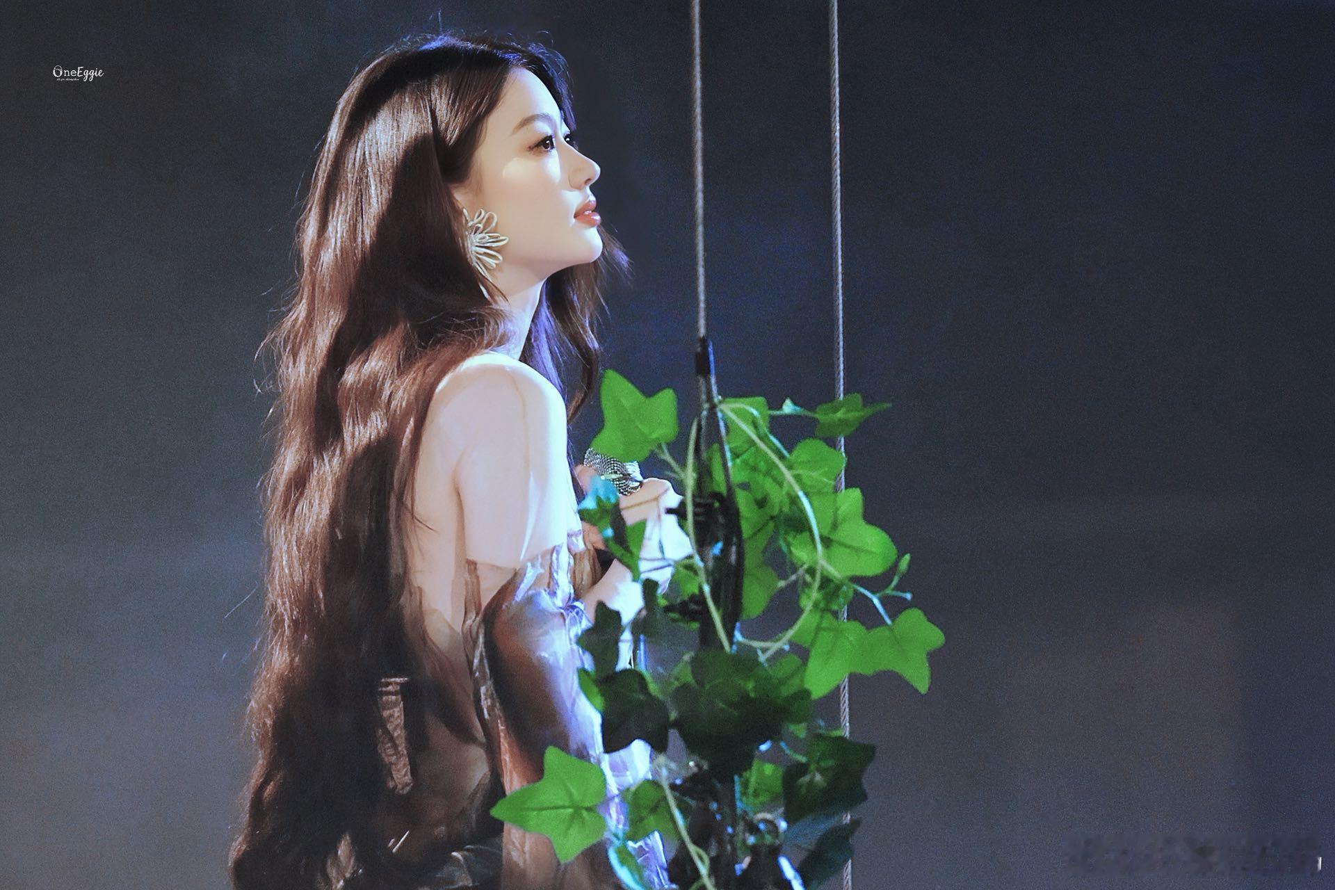 单依纯武汉演唱会漂移岛看单依纯武汉演唱会的漂移岛直拍，直接被美到失语，悬浮舞台搭