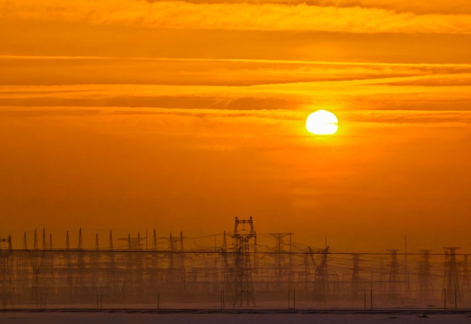 #美媒感叹战火一烧全球更离不开中国#【美媒感叹中国电力技术：中东战火一烧，全球更