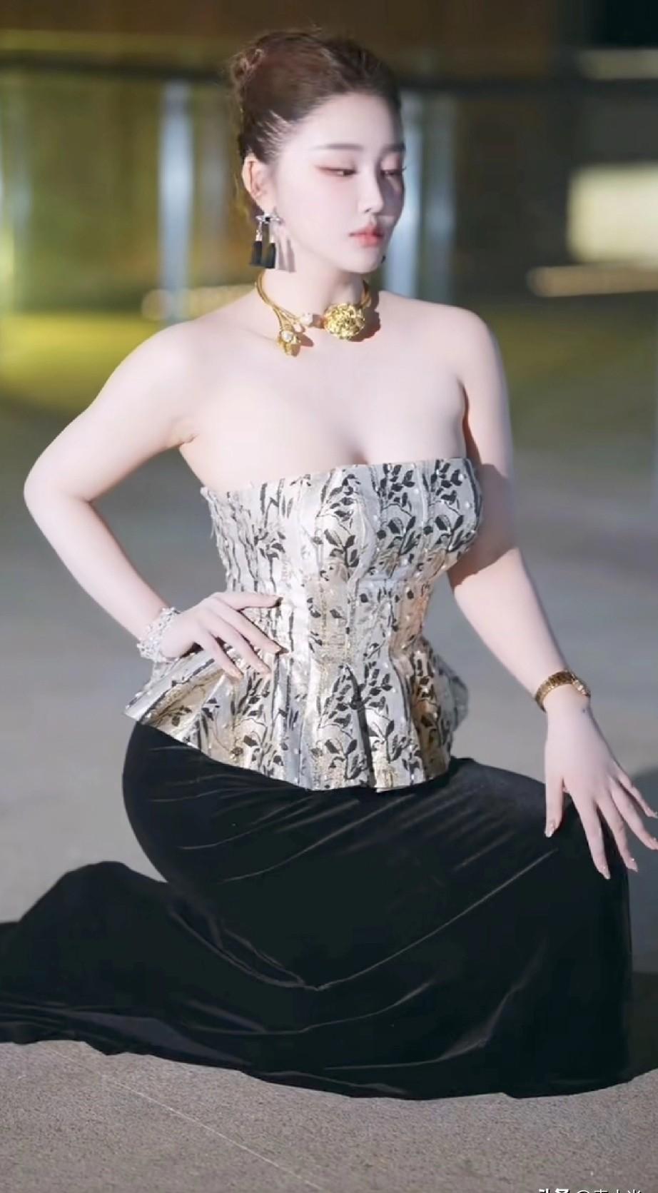 2025年国际世界小姐中国区冠军“陈蕾娜”？
这消息，硬如铁板，全网找不出半点影