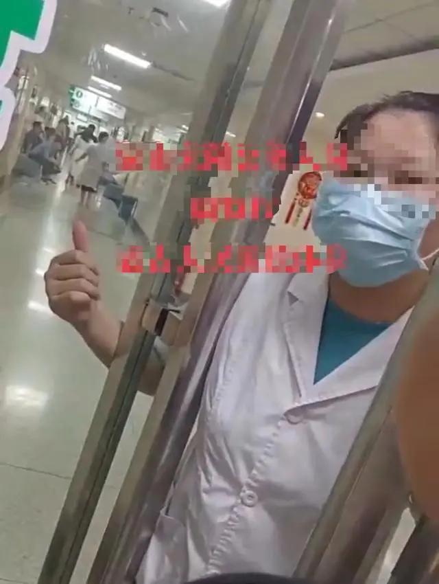 10月15日，网友发视频爆料，湖南耒阳市人民医院给公职人员体检时不让普通市民进入