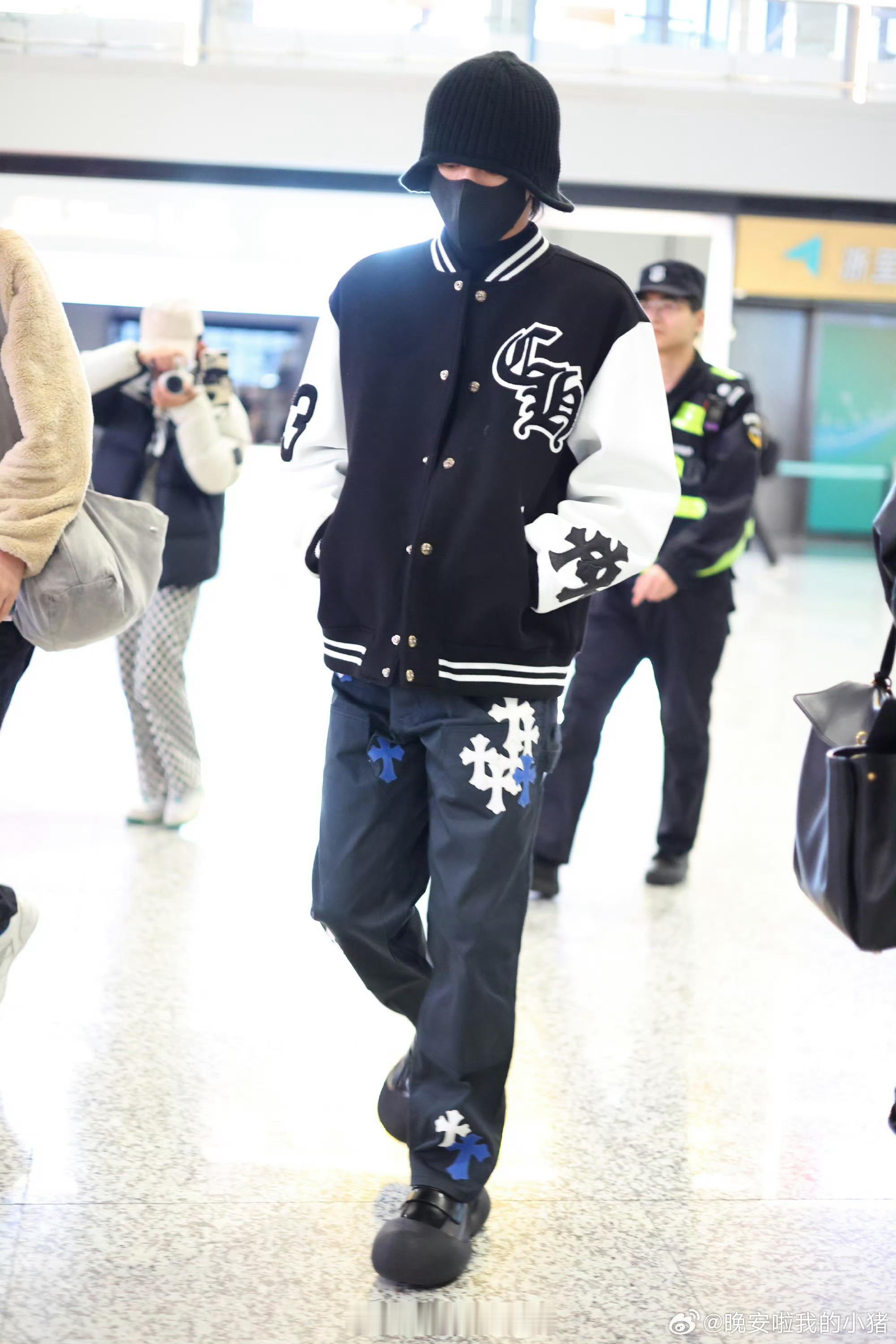 曾舜晞出发参加尖叫之夜机场路透 