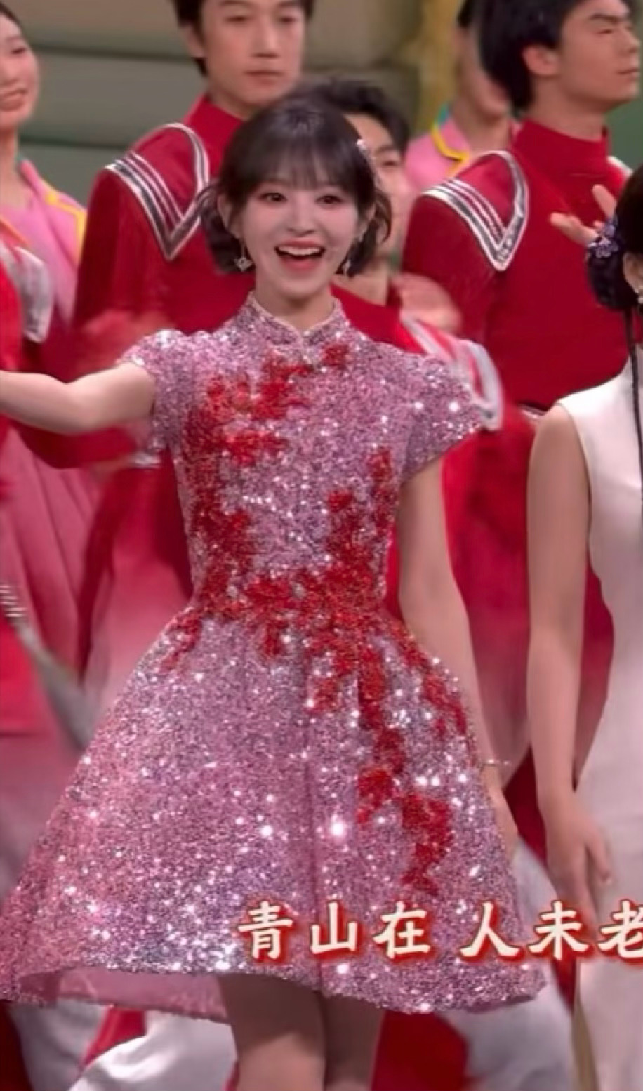 老师我家福娃宝宝唱《难忘今宵》咋这萌田曦薇难忘今宵镜头