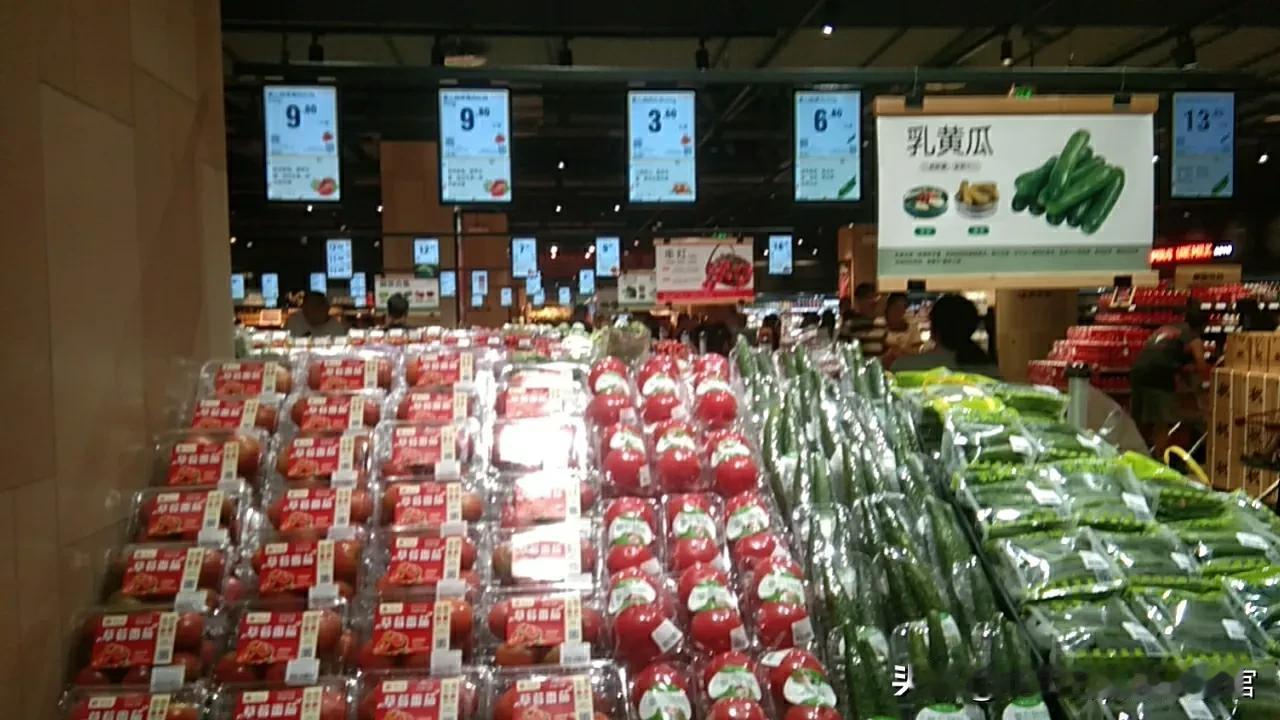 【直播带货巨头转战实体店，李佳琦开咖啡店，小杨哥经营超市】

这种转变有点奇怪呀