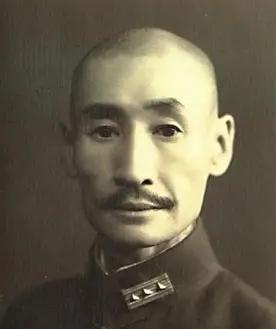 1932年，马占山突然向日本投降，全国痛骂，可谁也没想到，在受降仪式上，他以“大