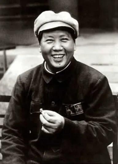 3000名老红军，评衔时难定夺怎么办？毛主席大手一挥：红军不下校。

革命离不开