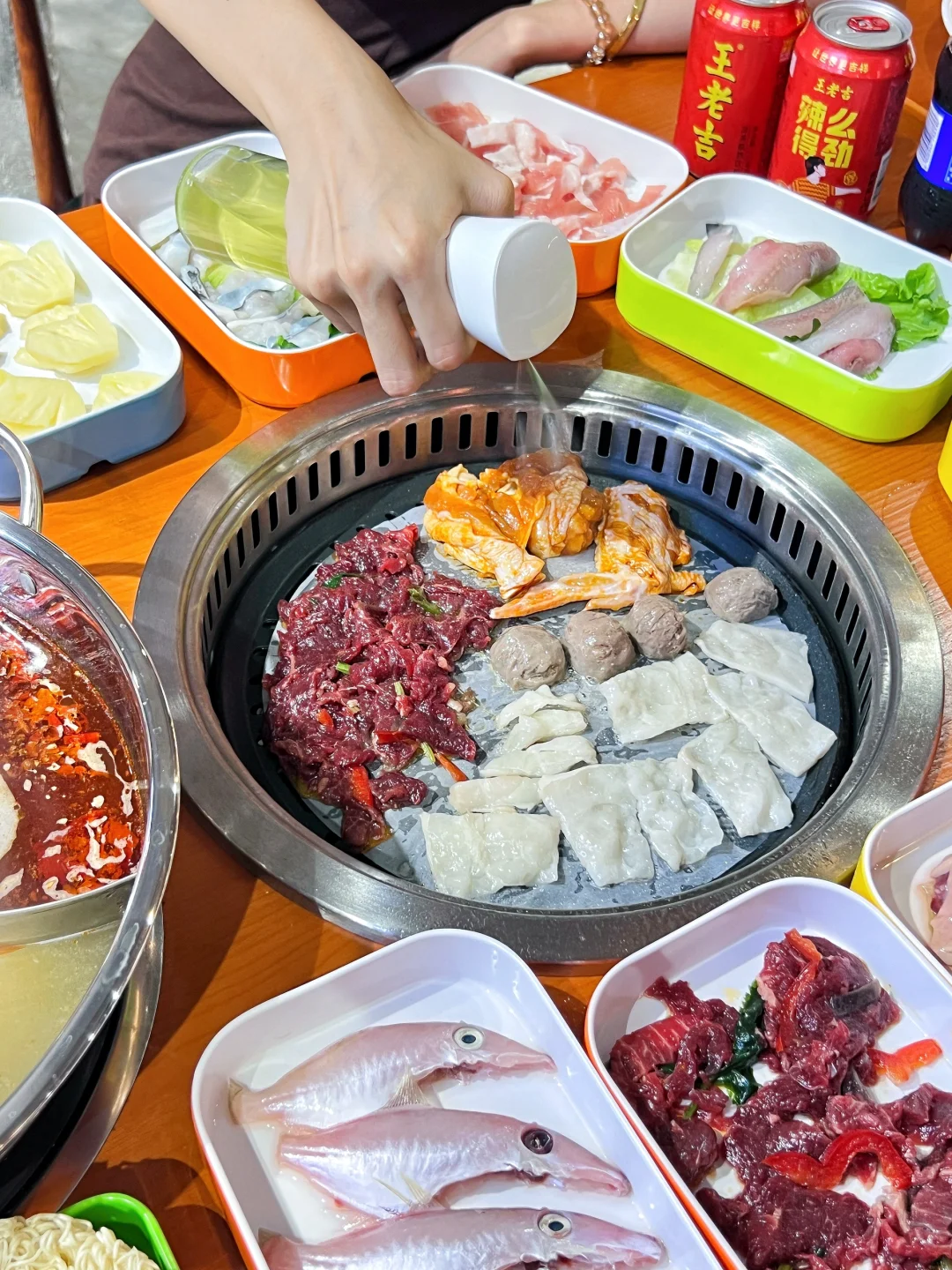 双倍快乐谁懂‼️边吃火锅边涮烤肉🍖