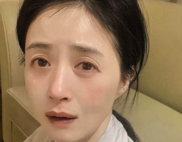 43岁蒋欣深夜崩溃大哭！两天断食暴瘦脱相，戳穿成年人体面