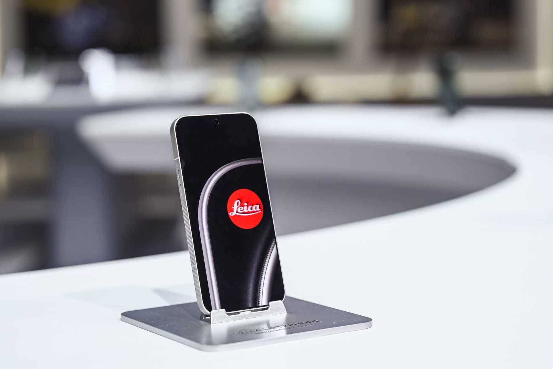 MWC巴塞罗那小米发布会，小米17标准版海外起售价999欧元（约8096元）小米