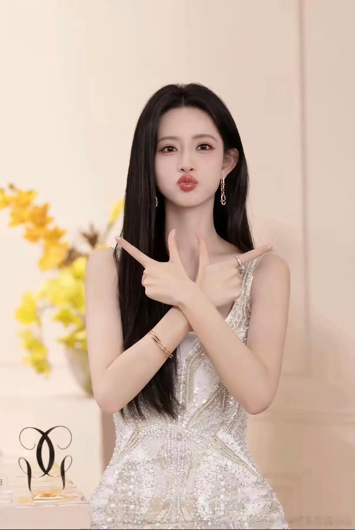 孟子义的颜值好高啊感觉她和古力娜扎好像，特别像两个人都是美艳型的大美女长相就是觉