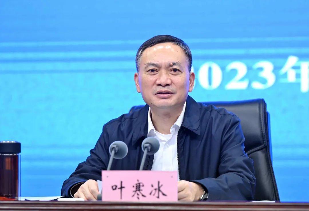 原四川省副省长叶寒冰居然都出事，他当公安厅厅长都好多年了。叶寒冰，1965年10