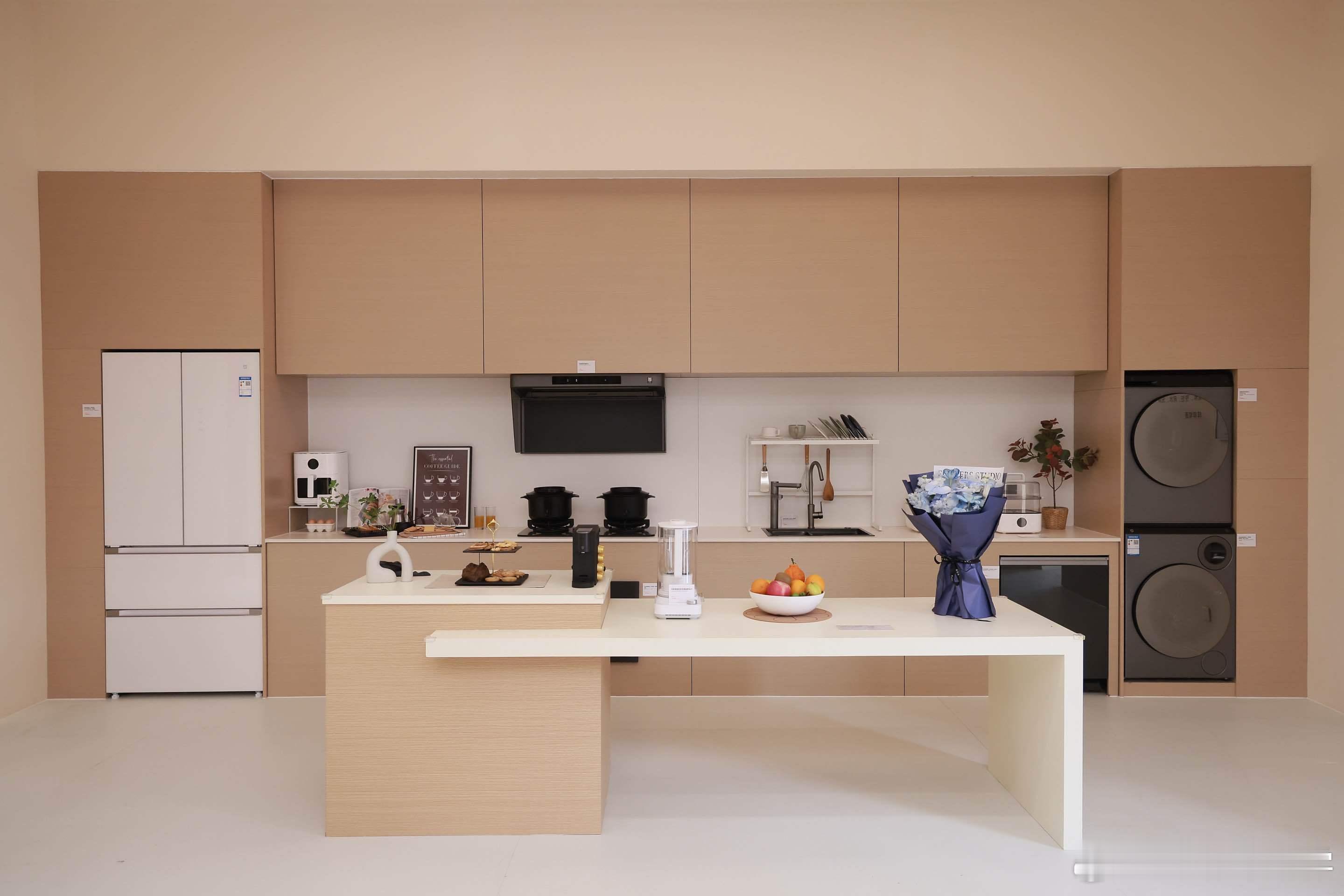 家人们！挖到宝了！北京五棵松华熙Live·中央广场正在举办的小米618人车家全生