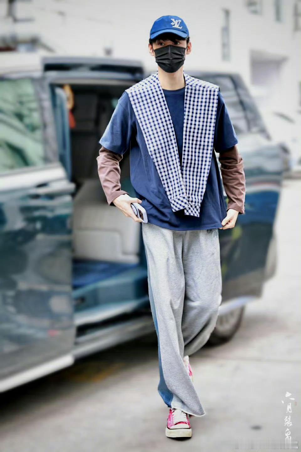 龚俊水手服棒球帽look龚俊水手服棒球帽龚俊水手服棒球帽look， 太酷了， 