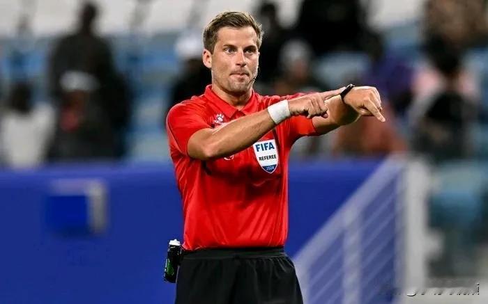 中越U23半决赛未赛先热，裁判成焦点，主裁亚历山大·金，澳籍“点球判官”

中越