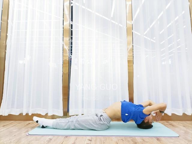 黄涛医生：3步拯救过劳斜方肌，别只知道拉伸

斜方肌酸到睡不着？黄涛医生的3个实