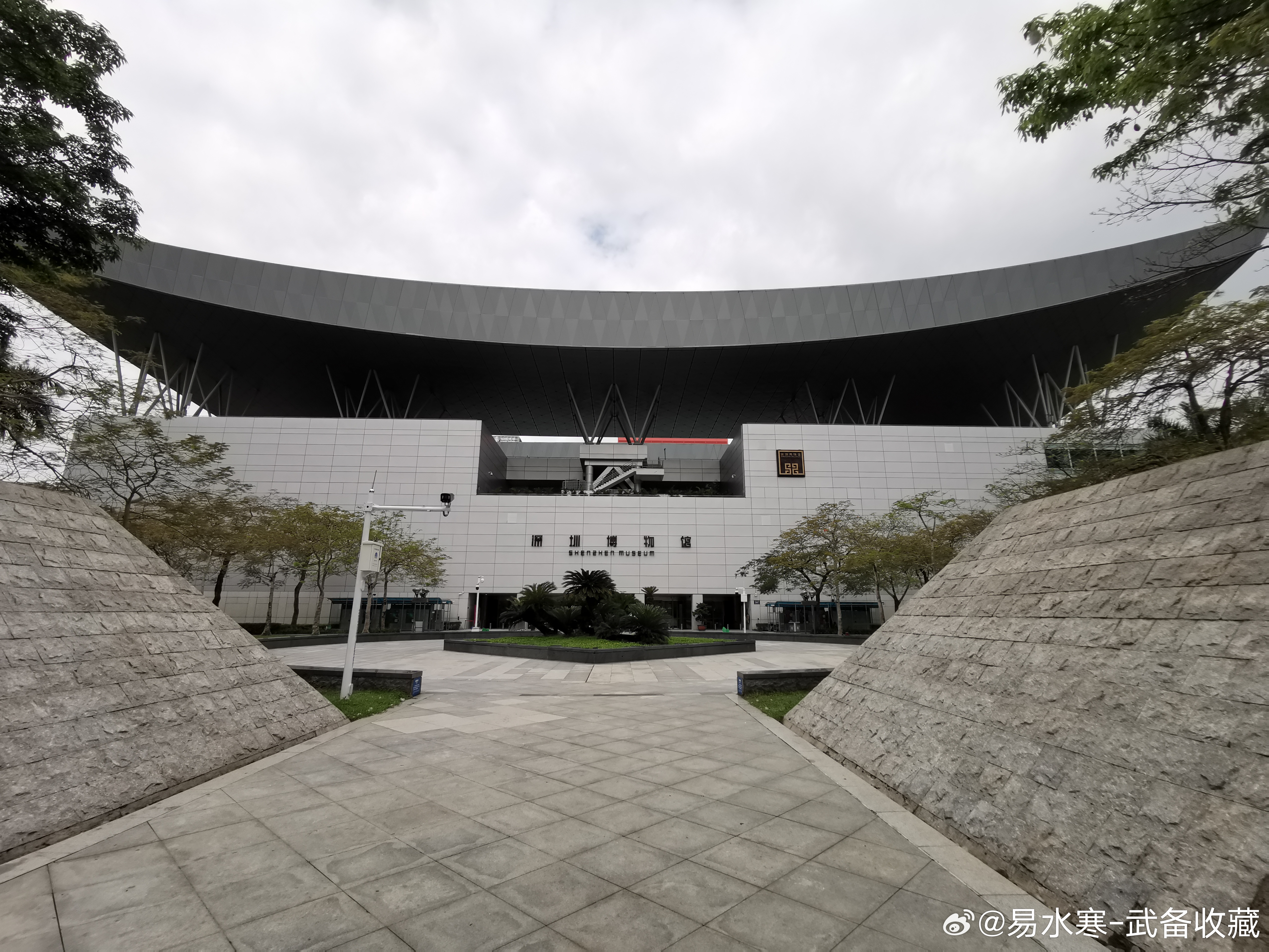 约会博物馆 来早了，十点开门