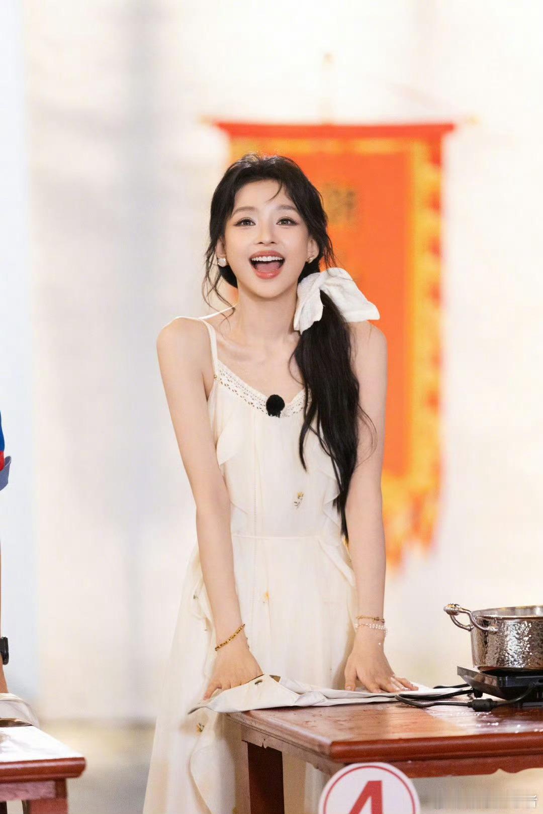 孙怡女儿都这么大了 要工作也要生活💕事业蒸蒸日上，家人相互陪伴和关爱，已经是非