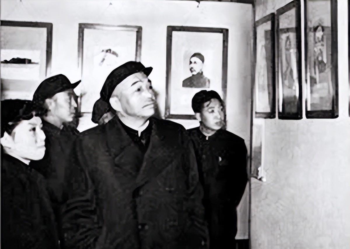 1940年初，彭德怀指挥并发动百团大战，在抗日战场上打出中国军人的赫赫威名。
