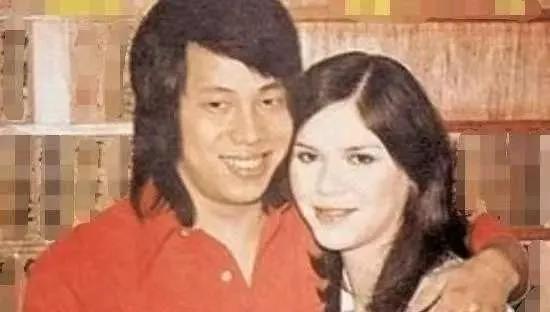 1979 年，梁小龙的妻子黎爱莲在自己家楼下散步，被一陌生男子拿硫酸泼了脸，之后