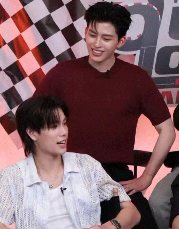 诡秘，你信我这次真的不一样暧昧在空气里流动 